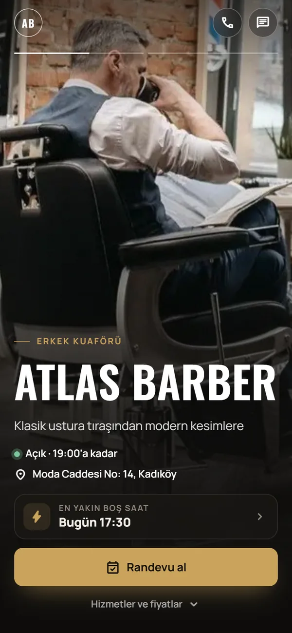 Erkek kuaförünün web sitesi, koyu görünümde.